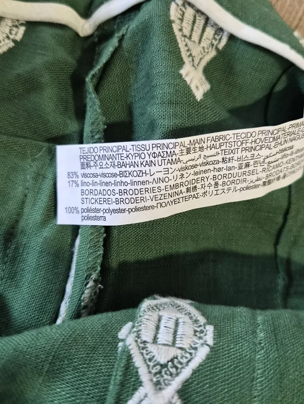 Zara Linen Blend Green With White Embroidered Cropped Pants Size Medium